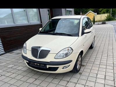 Beige Gebraucht 2004 Lancia Ypsilon Kleinwagen | € 2.400