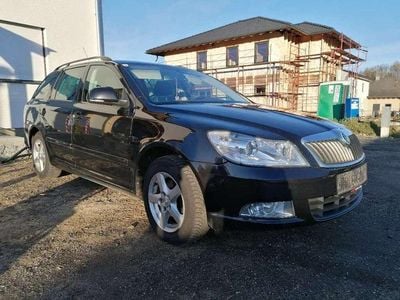 Gebraucht Skoda Octavia Ambition 105 PS (77 kW) 2010 Schwarz Kombi