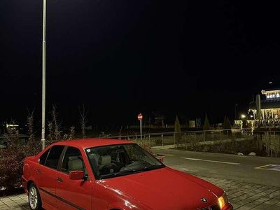 Gebraucht BMW 318 90 PS (66 kW) 1996 Limousine