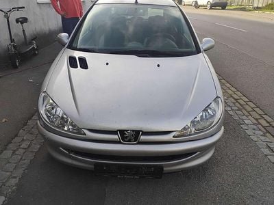 Silber Gebraucht 2004 Peugeot 206 Limousine | € 950