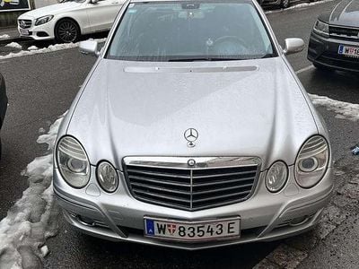 Gebraucht Mercedes E220 Classic 170 PS (125 kW) 2007 Silber Limousine