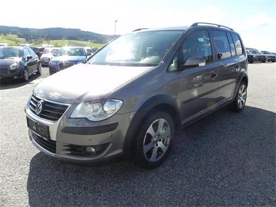 Vw Touran Cross Gebraucht 17 Gebrauchtwagen 1 4 Gebraucht Vw Touran Cross 2 0 Tdi Dpf Dsg Van Minivan