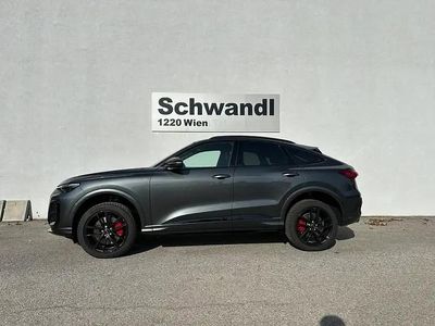 Mittelgrau metallicperleffekt Neu 2025 Audi Q5 Sportback Ambiente SUV | € 81.490 (Fairer Preis)