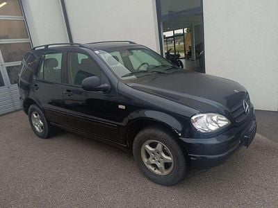 Grün Gebraucht 2000 Mercedes ML270 SUV | € 3.999