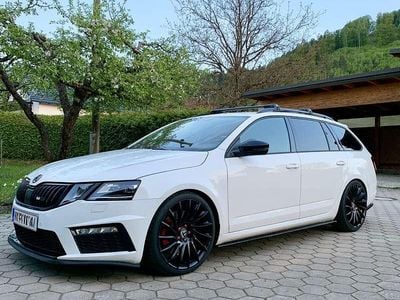 Weiß Gebraucht 2018 Skoda Octavia RS Kombi | € 32.900