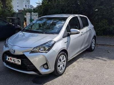 Gebraucht Toyota Yaris 73 PS (53 kW) 2020 Silber Limousine