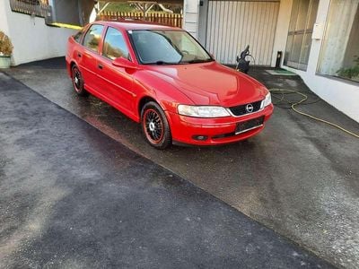 Rot Gebraucht 2001 Opel Vectra Kombi | € 620