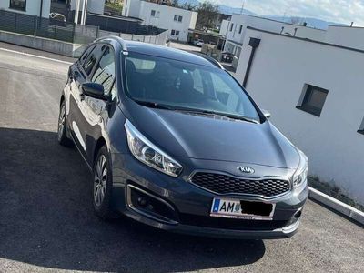 gebraucht Kia Ceed Sportswagon Ceed SW / 1,6 CRDi Silber