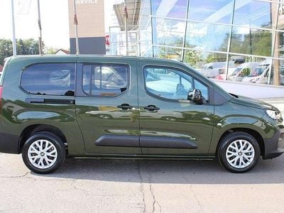 Neu Fiat Doblò 131 PS (96 kW) 2025 Grün Van / Kleinbus