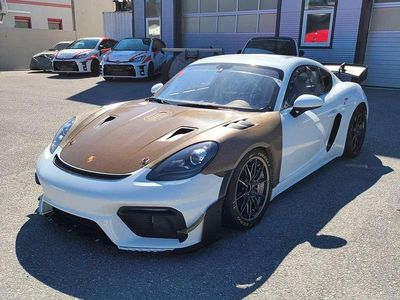 Weiß Gebraucht 2024 Porsche 718 Cayman GT4 Coupé | € 180.000
