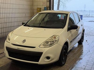Gebraucht 2010 Renault Clio II Limousine | € 3.500 (Etwas zu teuer)