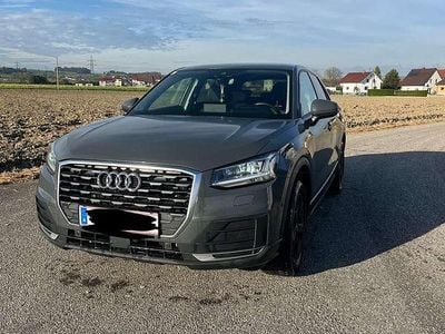 Grau Gebraucht 2019 Audi Q2 Design SUV | € 20.000 (Fairer Preis)