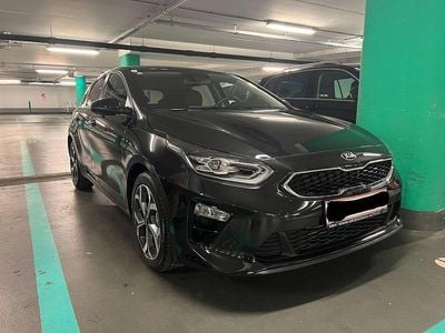Schwarz Gebraucht 2022 Kia Ceed Gold Kleinwagen | € 20.999