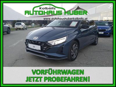 Vibrant blue pearl / schwarz Gebraucht 2023 Hyundai i20 Comfort Kleinwagen | € 22.490 (Teuer)