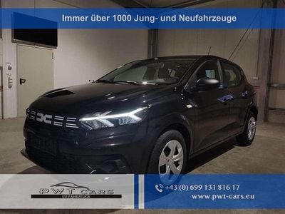Neu Dacia Sandero Essentiel 91 PS (66 kW) 2025 Schwarz Limousine