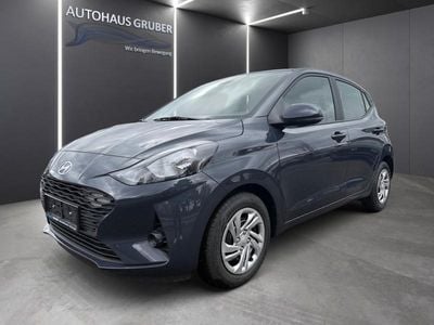 Neu Hyundai i10 63 PS (46 kW) 2025 Grau Kleinwagen
