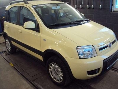 Gelb Gebraucht 2011 Fiat Panda 4x4 Kleinwagen | € 2.600