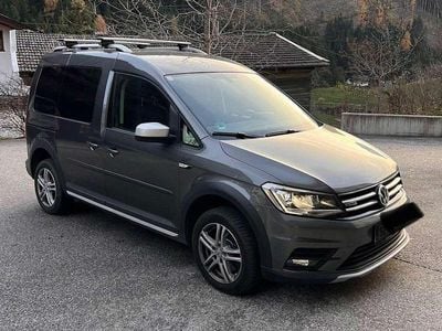 Grau Gebraucht 2017 VW Caddy Van / Kleinbus | € 17.999 (Etwas zu teuer)