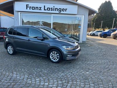 Mittelgrau metallic Gebraucht 2017 VW Touran Highline Van / Kleinbus | € 16.590 (Fairer Preis)