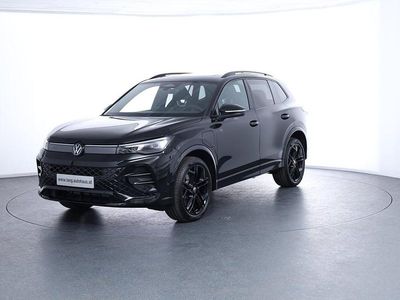 Schwarz metallic Neu 2025 VW Tiguan Sport SUV | € 52.940 (Teuer)