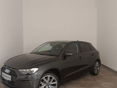 Hellgrau metallic Gebraucht 2025 Audi A1 Sportback Kleinwagen | € 26.890 (Etwas zu teuer)