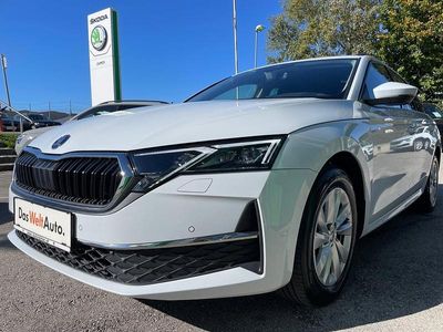 Weiss metallic Gebraucht 2024 Skoda Octavia Selection Kombi | € 29.980 (Teuer)