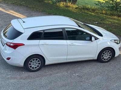 Weiß Gebraucht 2014 Hyundai i30 GO! Kombi | € 3.700