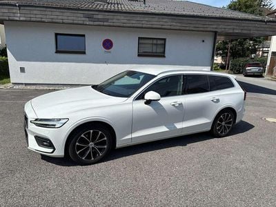 Weiß Gebraucht 2018 Volvo V60 Momentum Kombi | € 25.300 (Etwas zu teuer)