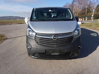 Grau Gebraucht 2016 Opel Vivaro Van / Kleinbus | € 9.100
