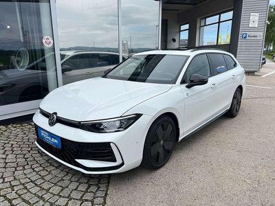 Weiß Gebraucht 2025 VW Passat Sport Kombi | € 45.990