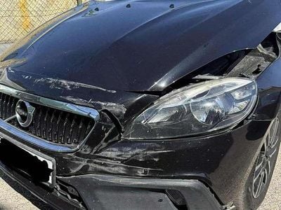 Schwarz Gebraucht 2016 Volvo V40 CC Momentum Kombi | € 4.900