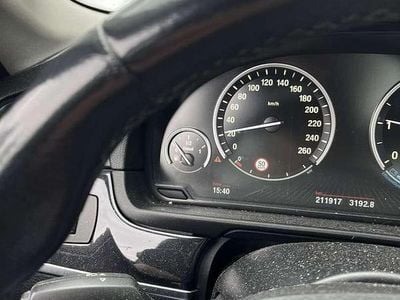 Grau Gebraucht 2014 BMW 520 Limousine | € 15.000 (Etwas zu teuer)