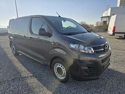 Grau Gebraucht 2023 Opel Vivaro Edition Van / Kleinbus | € 25.990