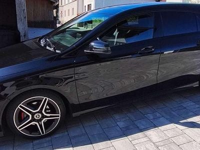 Schwarz Gebraucht 2015 Mercedes CLA200 Shooting Brake Kombi | € 17.300 (Fairer Preis)