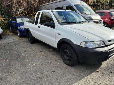 Weiß Gebraucht 2004 Fiat Strada Abholung | € 2.000
