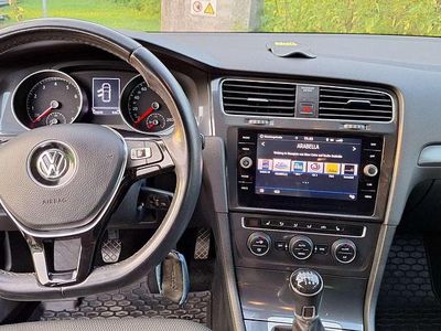 Silber Gebraucht 2018 VW Golf VII Comfortline Limousine | € 15.000 (Etwas zu teuer)
