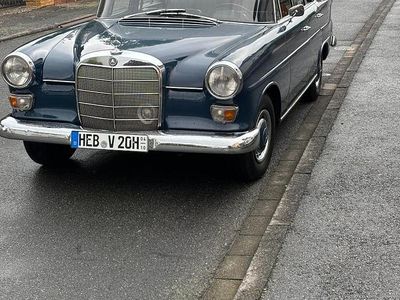 Blau Gebraucht 1967 Mercedes 200 Limousine | € 16.900