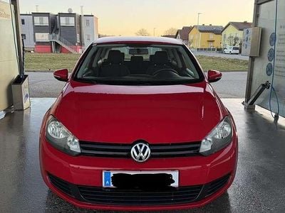 Gebraucht VW Golf VI Trendline 80 PS (58 kW) 2009 Rot Kleinwagen