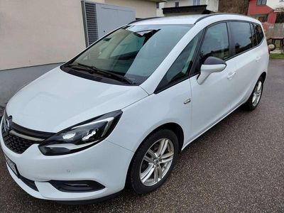 Weiß Gebraucht 2017 Opel Zafira Tourer Edition Van / Kleinbus | € 5.000