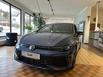 Neu VW Golf VIII Sport 115 PS (84 kW) 2026 Mittelblau  normal