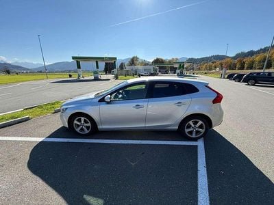 Silber Gebraucht 2015 Volvo V40 Kinetic Limousine | € 6.100 (Guter Preis)