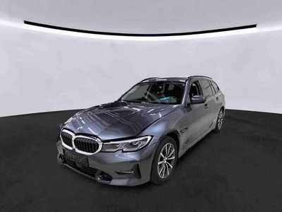 Grau Gebraucht 2022 BMW 320e Sport Line Kombi | € 29.987 (Etwas zu teuer)