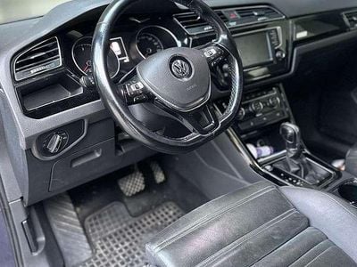 Blau Gebraucht 2016 VW Touran Comfortline Van / Kleinbus | € 15.000 (Fairer Preis)