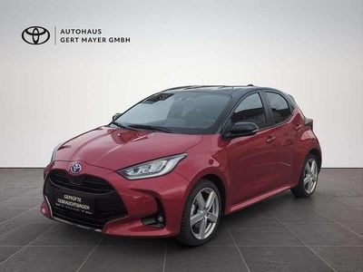 Rot Gebraucht 2023 Toyota Yaris Hybrid Style Limousine | € 21.990 (Teuer)