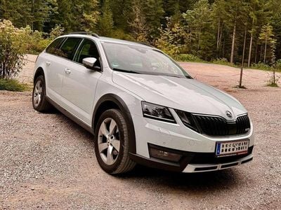 Weiß Gebraucht 2017 Skoda Octavia Scout Kombi | € 12.000