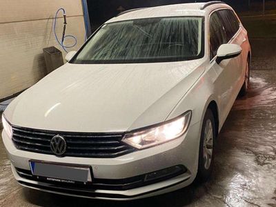 Weiß Gebraucht 2015 VW Passat Trendline Kombi | € 13.000 (Teuer)