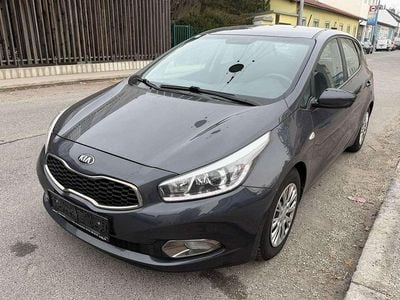 Gebraucht Kia Ceed 90 PS (66 kW) 2014 Grau Kleinwagen