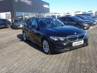 Schwarz Gebraucht 2022 BMW 318 Shadowline Kombi | € 26.997 (Fairer Preis)