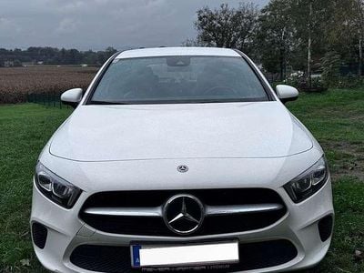 Gebraucht Mercedes A180 136 PS (100 kW) 2019 Weiß Limousine