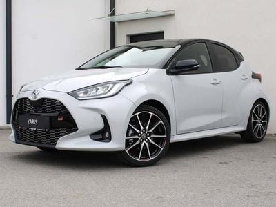 Hellgrau metallic Gebraucht 2024 Toyota Yaris Sport | € 31.480